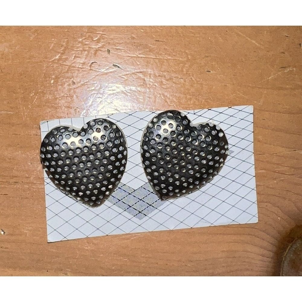 Vintage  Silver Heart Dot Pattern Post Earrings‎